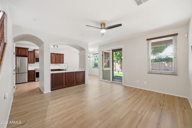 2250 E WAYLAND Drive, Phoenix, AZ 85040