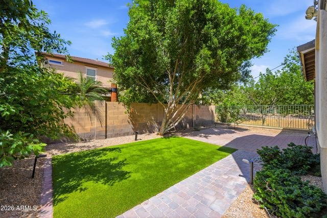 2250 E WAYLAND Drive, Phoenix, AZ 85040