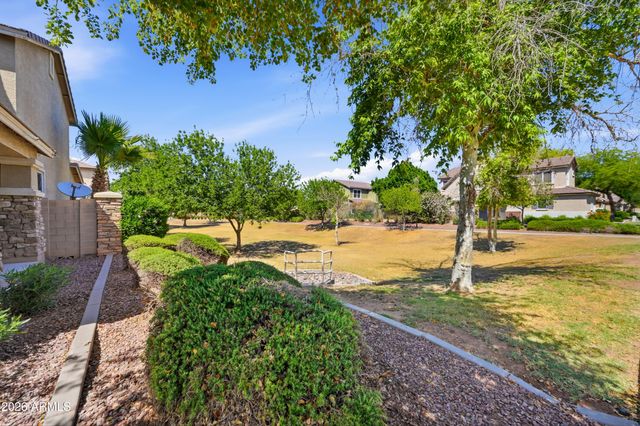 2250 E WAYLAND Drive, Phoenix, AZ 85040