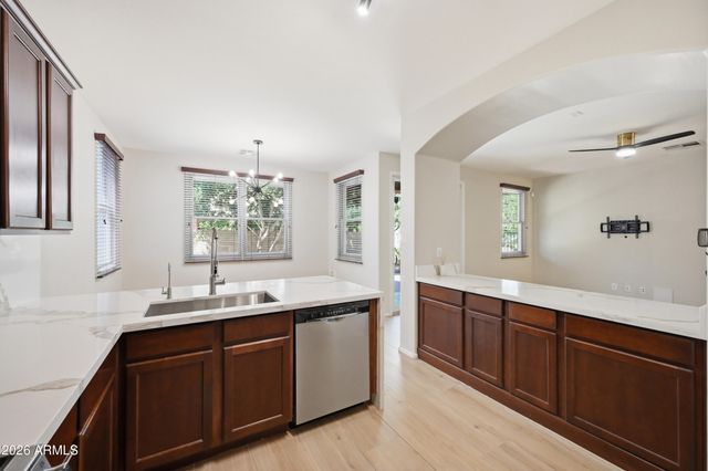 2250 E WAYLAND Drive, Phoenix, AZ 85040