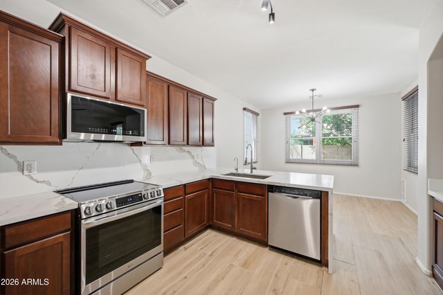 2250 E WAYLAND Drive, Phoenix, AZ 85040