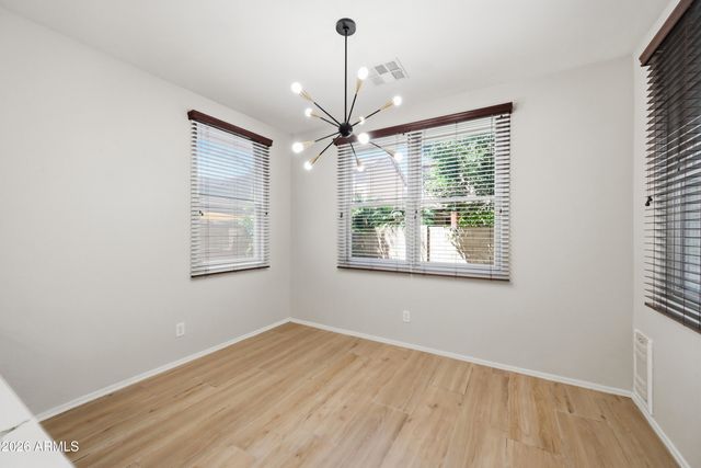 2250 E WAYLAND Drive, Phoenix, AZ 85040