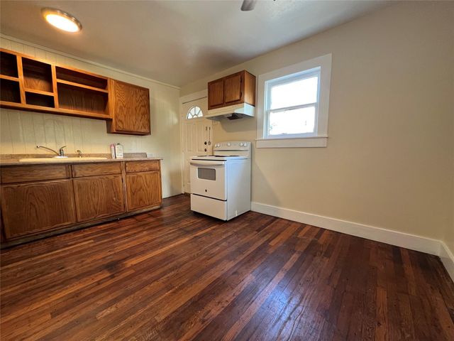 617 12th Street 4, Huntsville, TX 77340