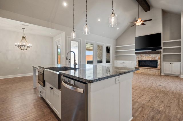 1210 N 14th Place, Wolfforth, TX 79382