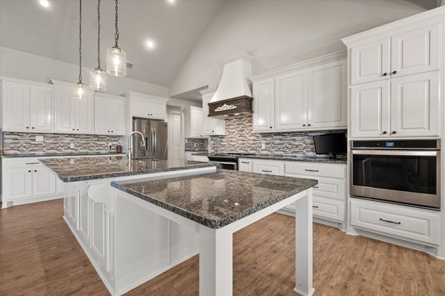 1210 N 14th Place, Wolfforth, TX 79382