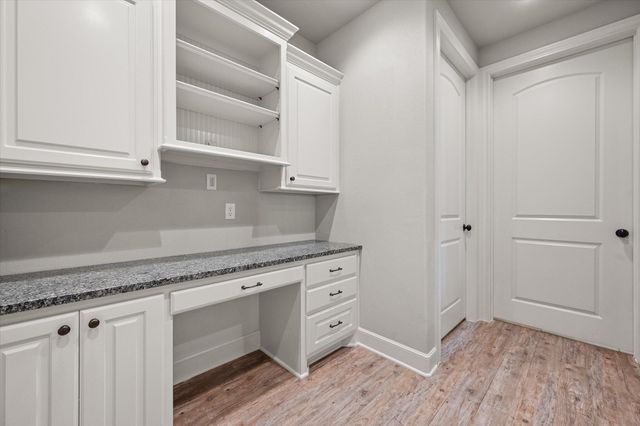 1210 N 14th Place, Wolfforth, TX 79382