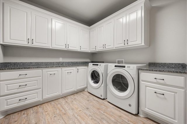 1210 N 14th Place, Wolfforth, TX 79382