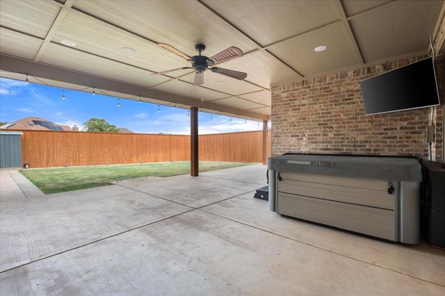 1210 N 14th Place, Wolfforth, TX 79382
