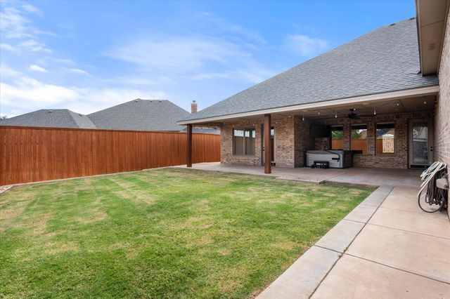 1210 N 14th Place, Wolfforth, TX 79382
