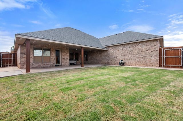 1210 N 14th Place, Wolfforth, TX 79382