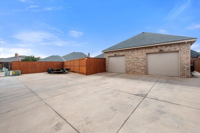 1210 N 14th Place, Wolfforth, TX 79382