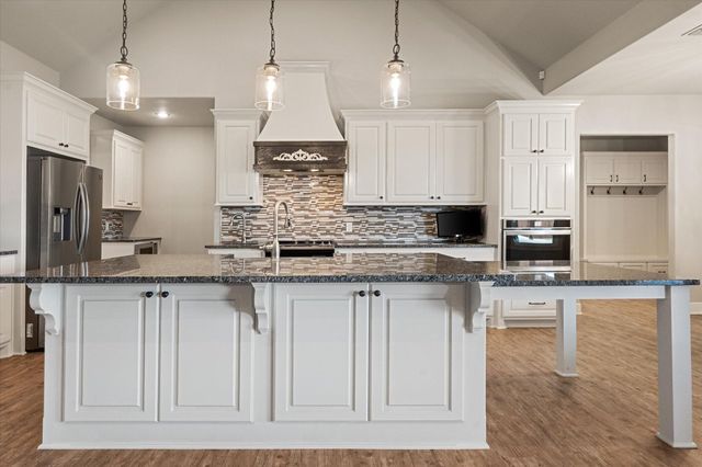 1210 N 14th Place, Wolfforth, TX 79382