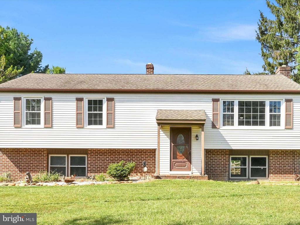1514 HILLCREST LN, Downingtown, PA 19335