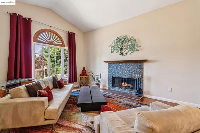 2281 Hidden Oaks Dr, Hayward, CA 94541