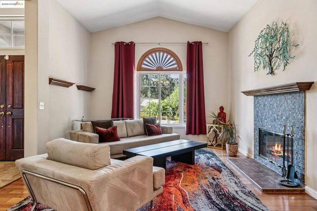 2281 Hidden Oaks Dr, Hayward, CA 94541