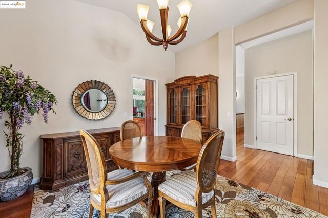 2281 Hidden Oaks Dr, Hayward, CA 94541