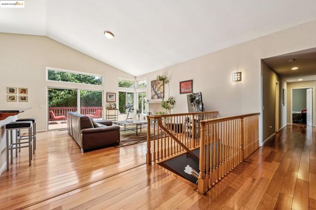 2281 Hidden Oaks Dr, Hayward, CA 94541