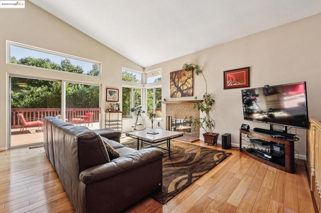 2281 Hidden Oaks Dr, Hayward, CA 94541