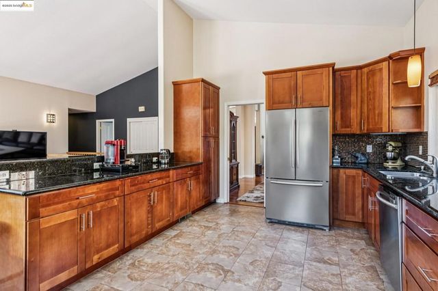 2281 Hidden Oaks Dr, Hayward, CA 94541