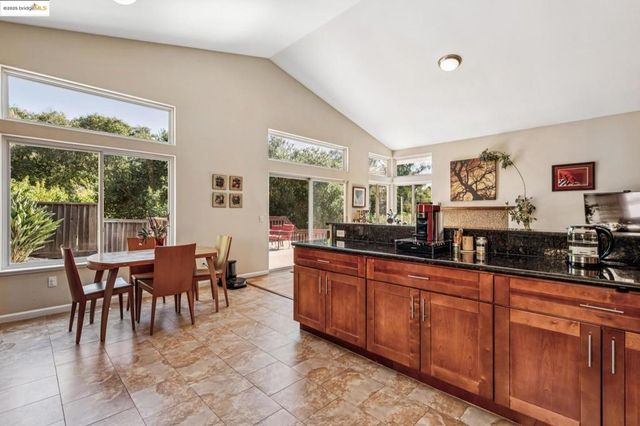 2281 Hidden Oaks Dr, Hayward, CA 94541