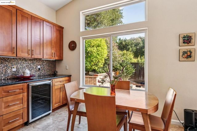 2281 Hidden Oaks Dr, Hayward, CA 94541