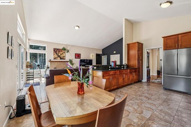 2281 Hidden Oaks Dr, Hayward, CA 94541