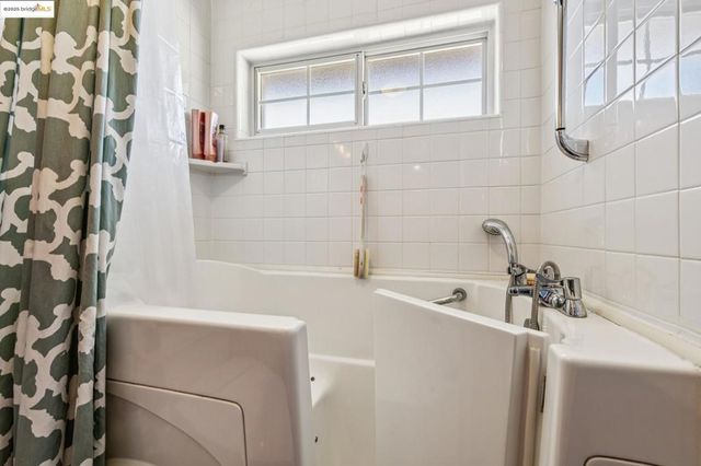 2281 Hidden Oaks Dr, Hayward, CA 94541