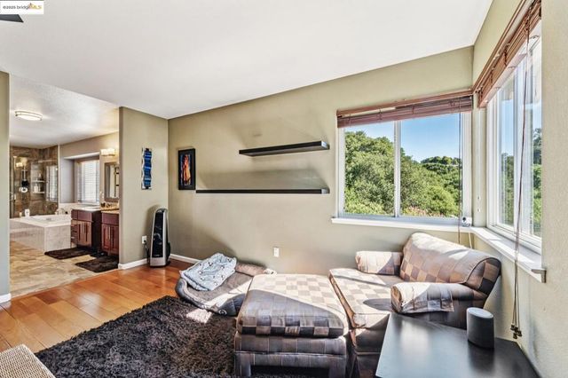 2281 Hidden Oaks Dr, Hayward, CA 94541