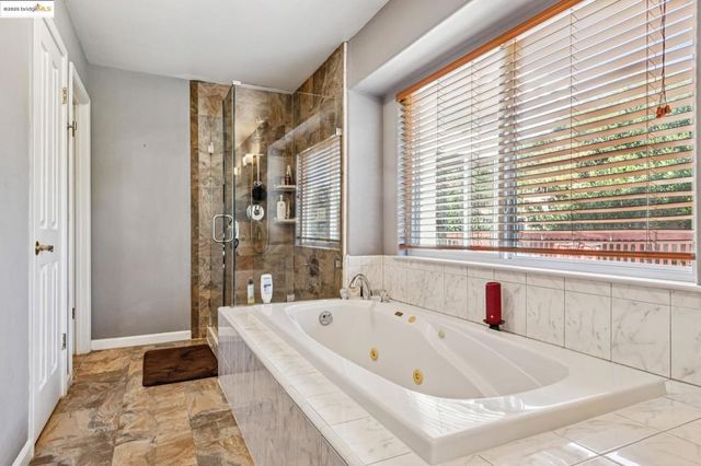 2281 Hidden Oaks Dr, Hayward, CA 94541