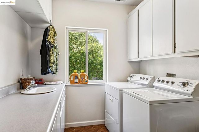 2281 Hidden Oaks Dr, Hayward, CA 94541