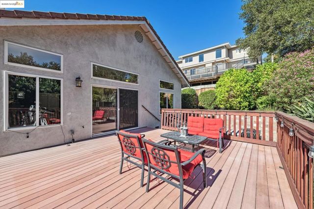 2281 Hidden Oaks Dr, Hayward, CA 94541