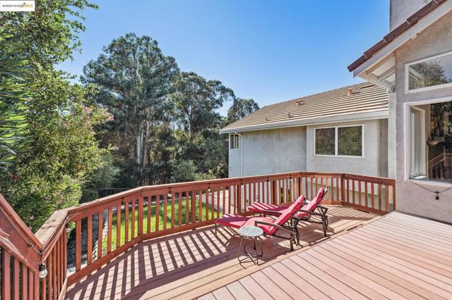 2281 Hidden Oaks Dr, Hayward, CA 94541