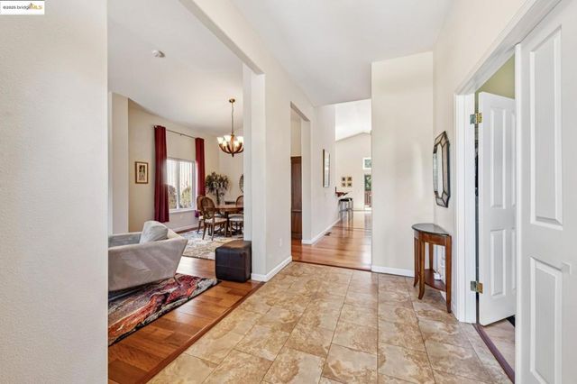 2281 Hidden Oaks Dr, Hayward, CA 94541