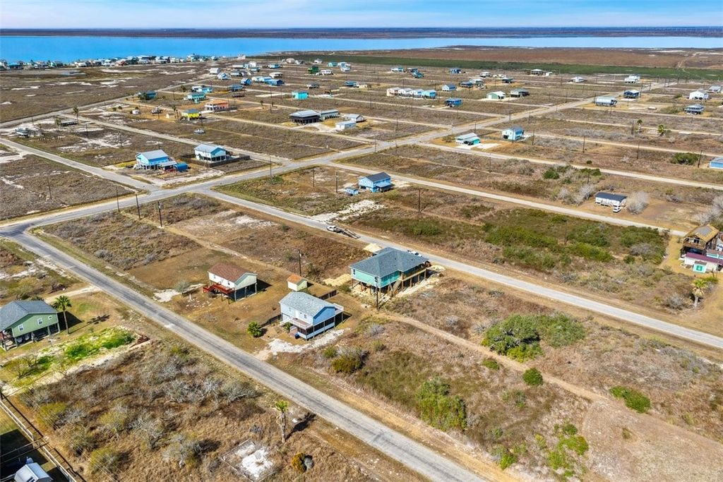 115 W Shady Oak Lane, Rockport, TX 78382 — exterior