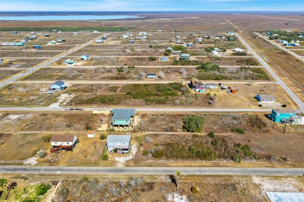 115 W Shady Oak Lane, Rockport, TX 78382 — photo 2