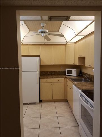 8415 SW 107th Ave 238W, Miami, FL 33173