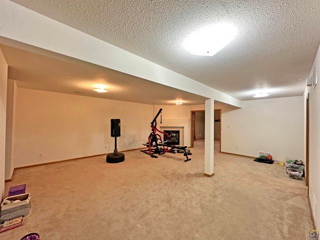 7345 SW 23rd CT, Topeka, KS 66614