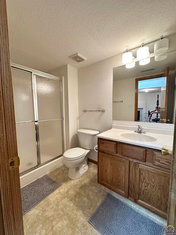 7345 SW 23rd CT, Topeka, KS 66614