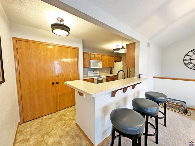 7345 SW 23rd CT, Topeka, KS 66614