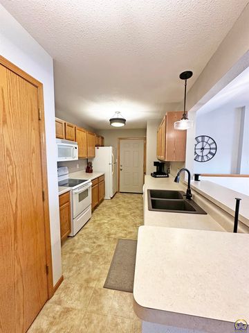 7345 SW 23rd CT, Topeka, KS 66614