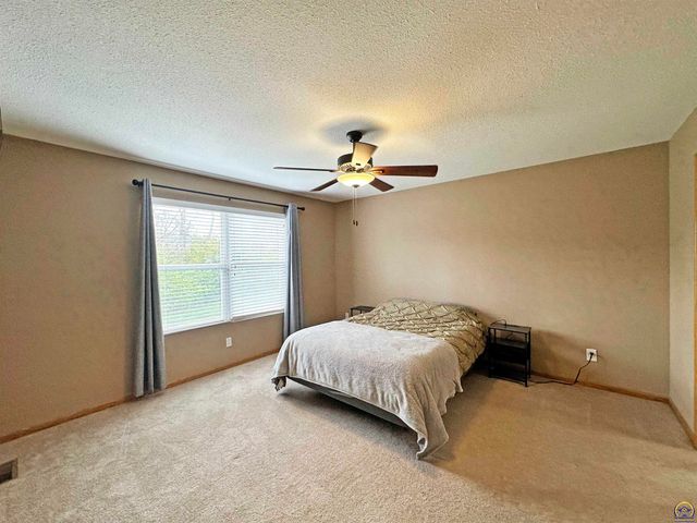 7345 SW 23rd CT, Topeka, KS 66614