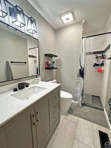 7345 SW 23rd CT, Topeka, KS 66614