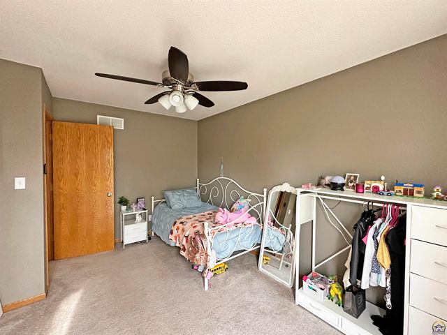 7345 SW 23rd CT, Topeka, KS 66614