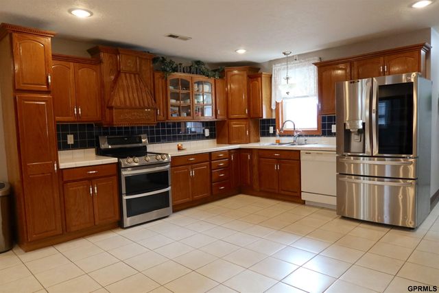 6192 Shady Lake Road, Columbus, NE 68601