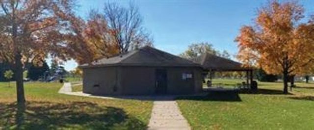 6280 7th Street NE, Fridley, MN 55432