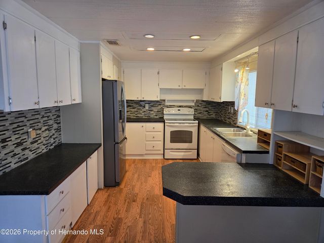 12130 Thornridge Street, Brooksville, FL 34613