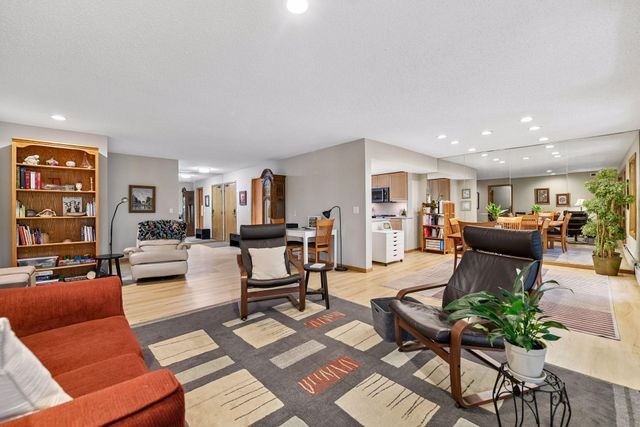 6051 Laurel Avenue 112, Golden Valley, MN 55416