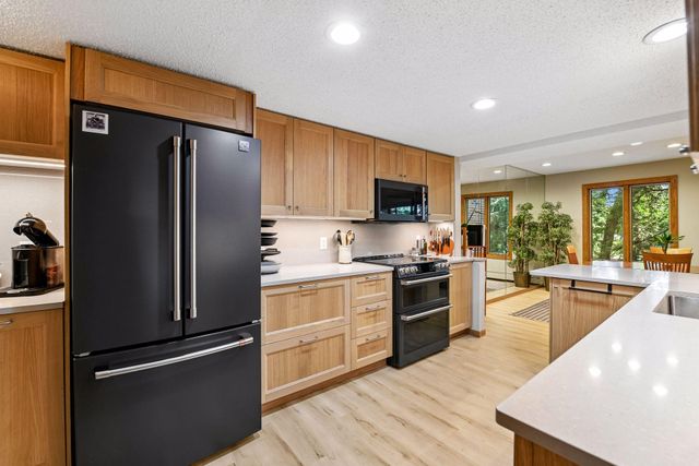 6051 Laurel Avenue 112, Golden Valley, MN 55416