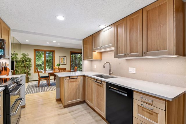 6051 Laurel Avenue 112, Golden Valley, MN 55416
