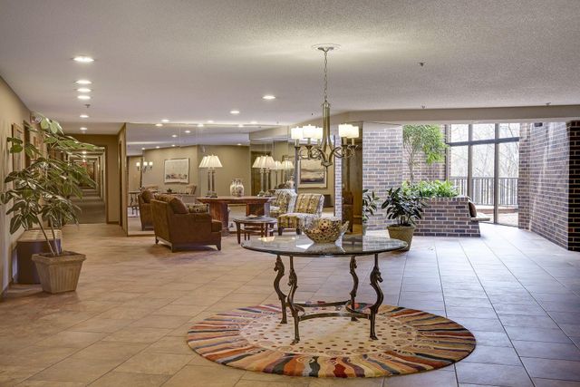6051 Laurel Avenue 112, Golden Valley, MN 55416